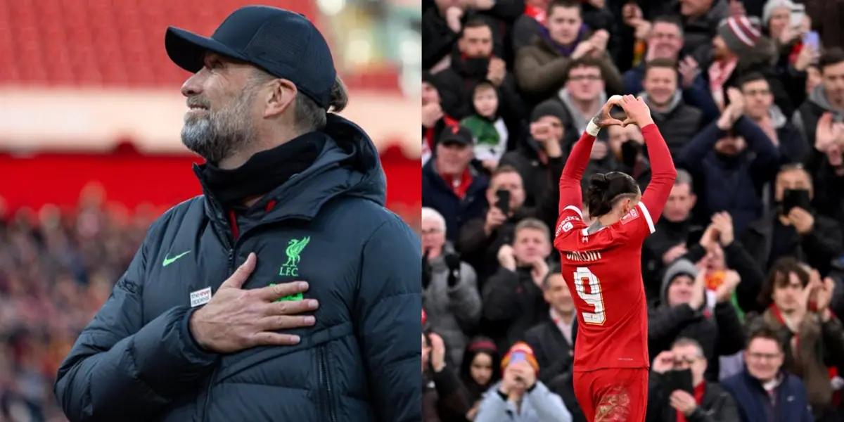 Jurgen Klopp receives great reception from fans and players as Liverpool lead at halftime.