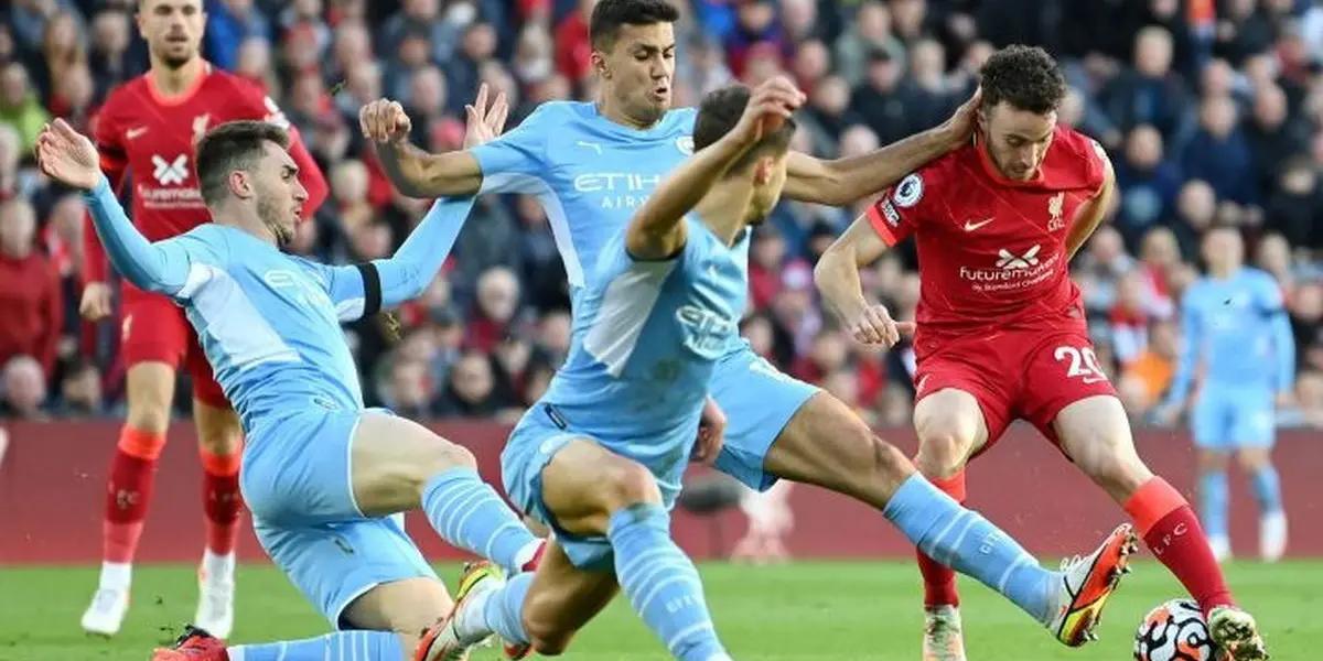 Klopp and Guardiola do not necessarily like to play with a center-forward, but their recent signings suggest that is about to change.