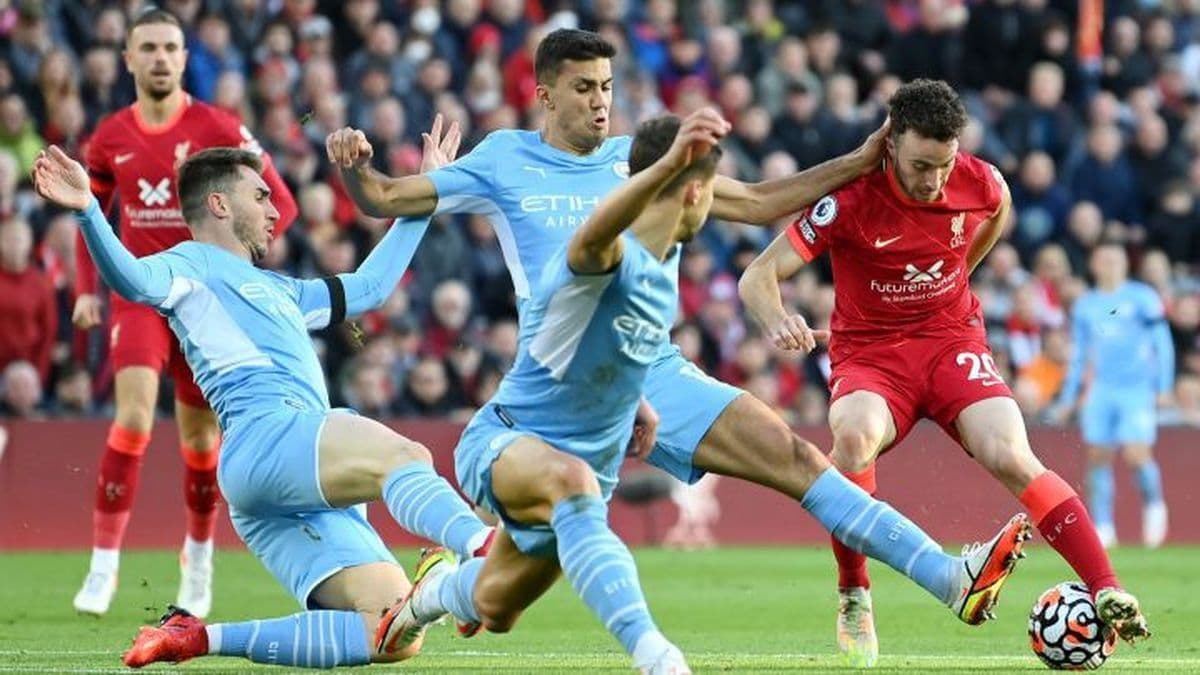 Klopp and Guardiola do not necessarily like to play with a center-forward, but their recent signings suggest that is about to change.