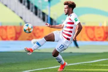 Konrad de la Fuente is the first US-born footballer to play in Barcelona. His debut was on September 12th, in a friendly game against Club Gimnàstic de Tarragona .