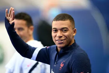 Kylian Mbappe will be aiming for his second international title in just 4 years playing for the French national team. Lionel Messi and Cristiano Roanldo have won just one international title each.