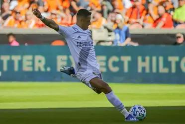 LA Galaxy did not accept that Chicharito Hernandez leave for Chivas de Guadalajara because he is still the best in one aspect of the business.