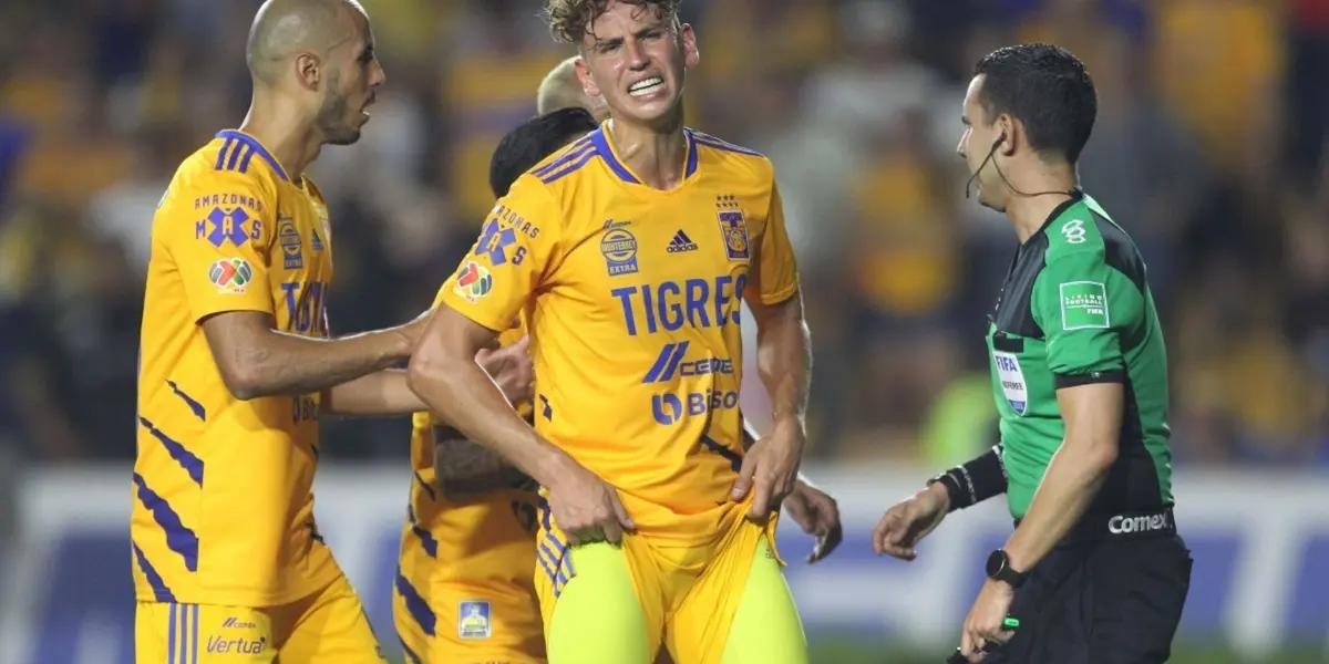 Las Águilas are looking for a striker.