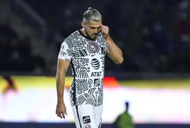 Las Águilas need a striker that can score.