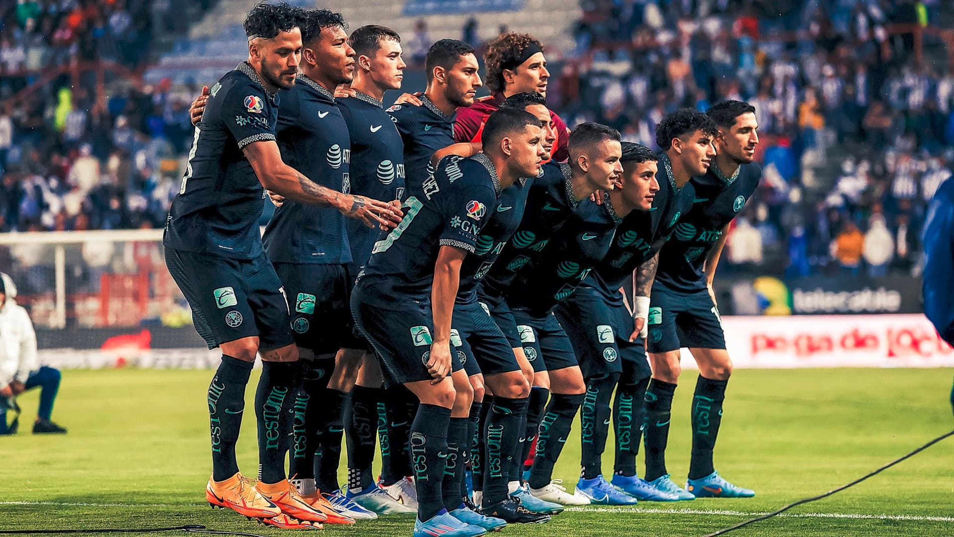 Las Águilas need a new striker that can score consistently.