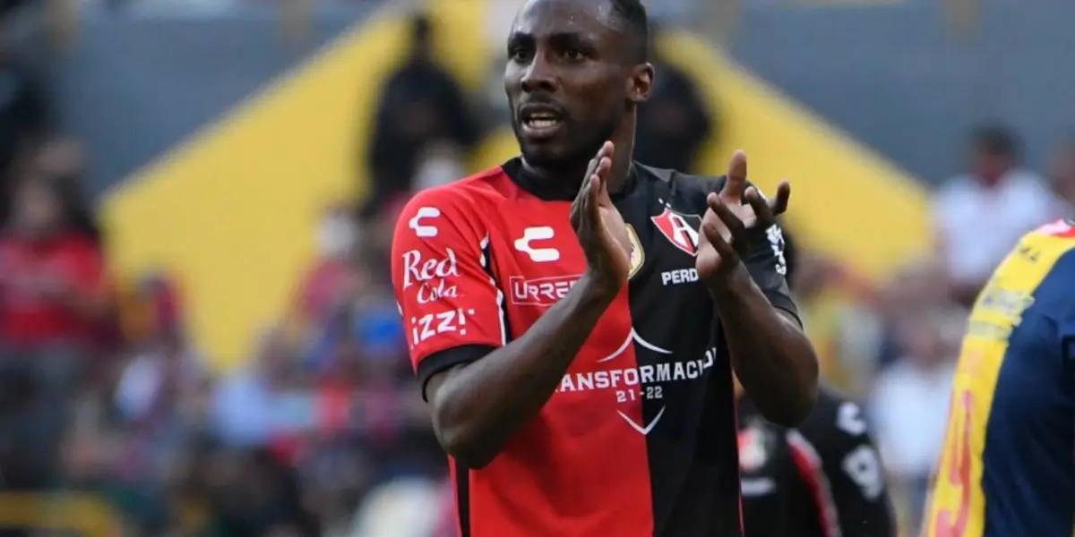 Las Águilas need a striker that can score consistently.