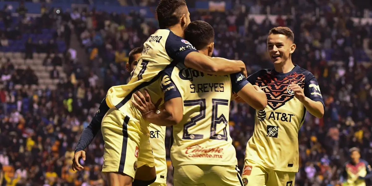 Las Águilas started winning the game, they lost Roger Martínez after back-to-back fouls that earned him two yellow cards and Solari from arguing with the referee.