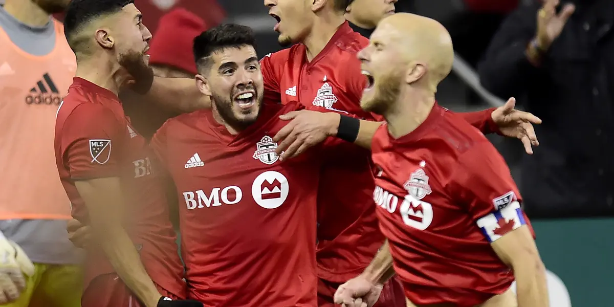 Last night, Toronto FC lost against Montreal Impact who stopped their undefeated streak. Alejandro Pozuelo and Pablo Piatty protagonised one of the curious match moments and Greg Vanney didn't like it too much.