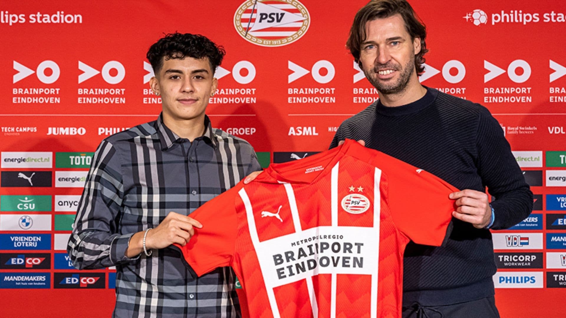 Ledezma signed a two-year extension that ties him to PSV until 2024.