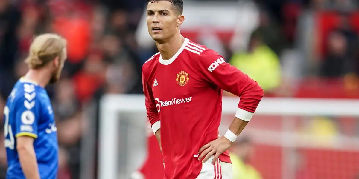 Leicester City whipped Manchester United to end their away unbeaten run today as Cristiano Ronaldo's goal scoring came to an end.