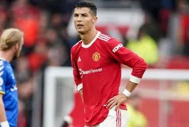 Leicester City whipped Manchester United to end their away unbeaten run today as Cristiano Ronaldo's goal scoring came to an end.