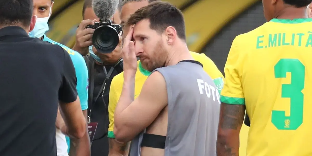 Leo Messi chose to wear a photographer's bib to return to the court after the match was suspended, and it caused great surprise and triggered the comments on social networks.