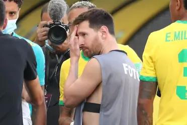 Leo Messi chose to wear a photographer's bib to return to the court after the match was suspended, and it caused great surprise and triggered the comments on social networks.