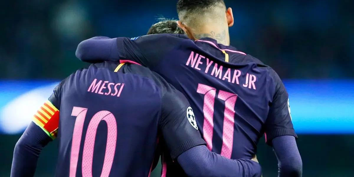 Lionel Messi arrives at PSG and everyone wants to know which shirt he will wear. Will it be the 10 that his friend Neymar wears today or will he go back to the 30 of his beginnings?