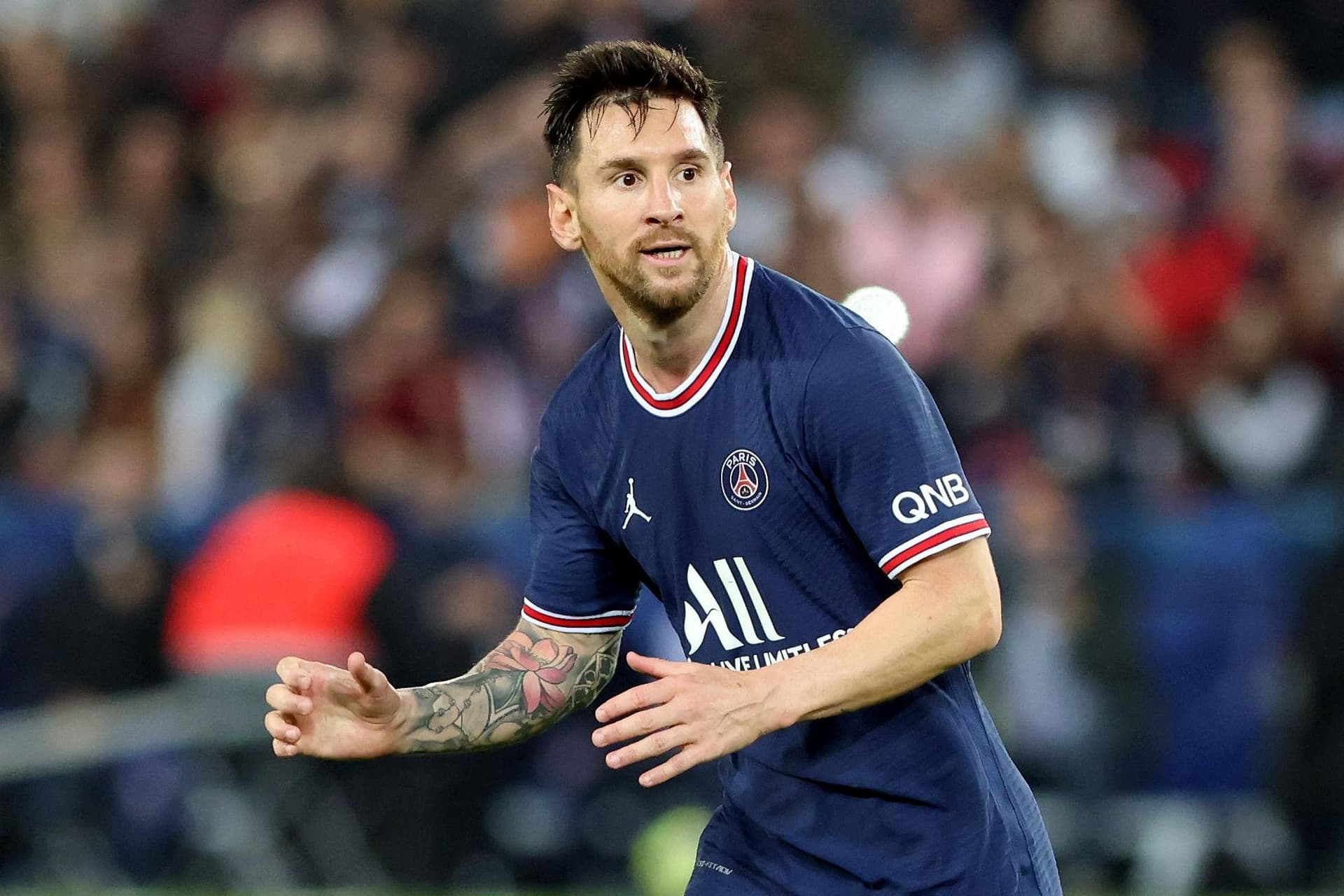 Lionel Messi has a house in his hometown in Rosario, Argentina and stays there each time he goes home. Is that a sign he would play in Argentina before retiring?