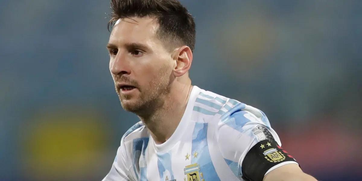 Lionel Messi has posted a picture to send a message to football fans in Argentina that he supports his boyhood club Newell's Old Boys in Argentina.