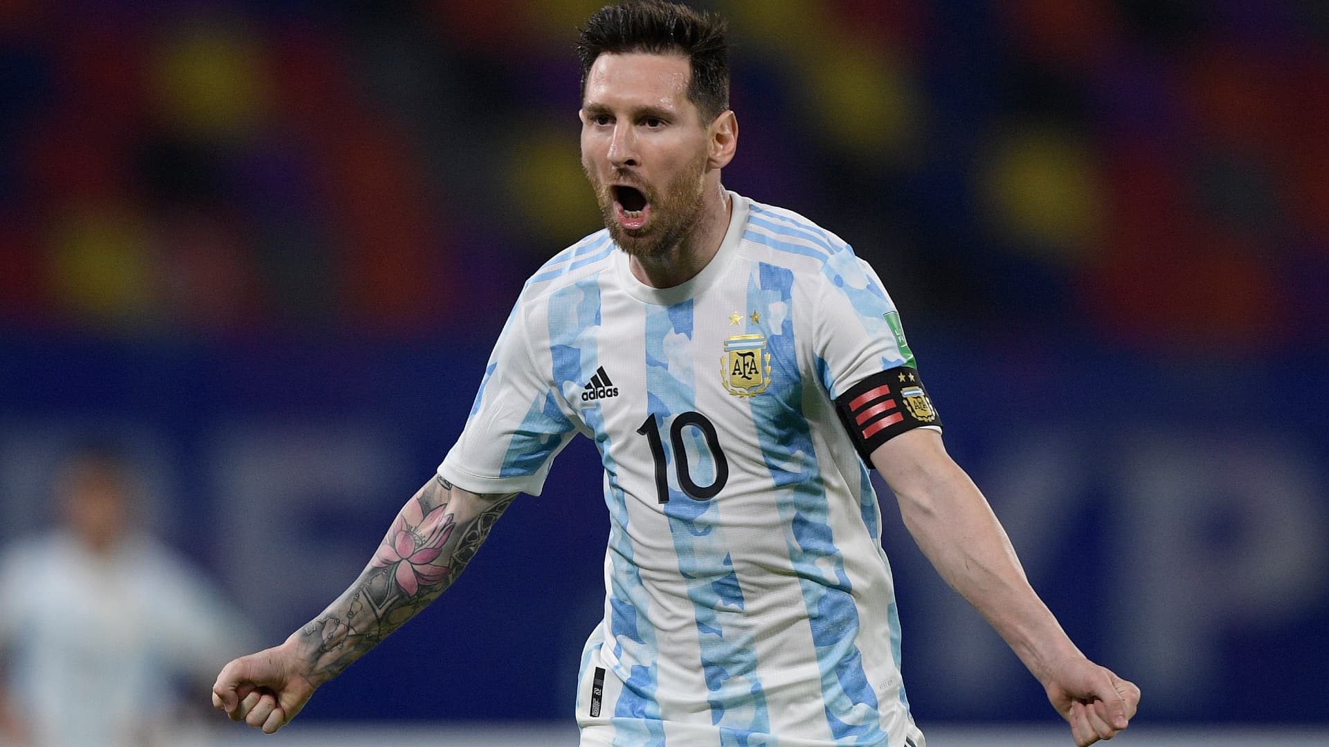 Lionel Messi has suffered a knee injury that will keep him out of PSG's next league game against Metz but how did he suffer the injury?