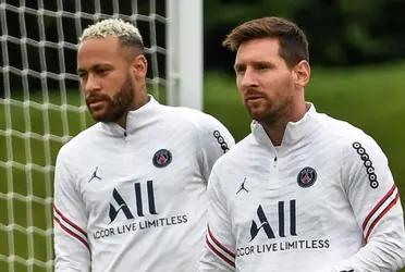 Lionel Messi is set to make his debut for PSG today against Reims in the Ligue 1. His girlfriend Antonella Roccuzzo and his 3 children Thiago, Mateo and Ciro will be there. Who are the other celebrities that will watch Messi against Reims?
