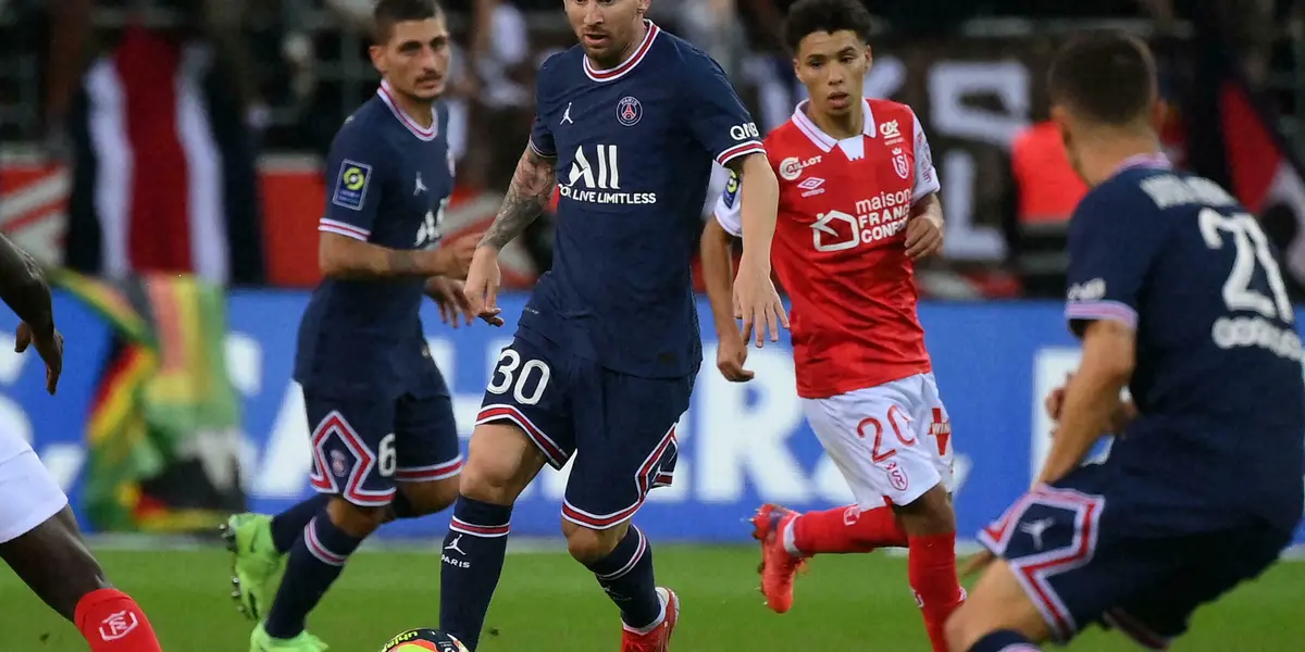 Lionel Messi made his debut for Paris Saint Germain, in the match for the fourth date of Ligue 1, against Reims. His team won 2-0 with both goals from Kylian Mbappé.