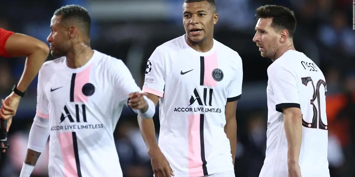 Lionel Messi, Neymar and Kylian Mbappé, form a dream trident, which threatens to overwhelm everything that crosses their path.