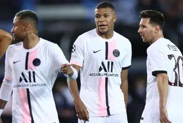 Lionel Messi, Neymar and Kylian Mbappé, form a dream trident, which threatens to overwhelm everything that crosses their path.