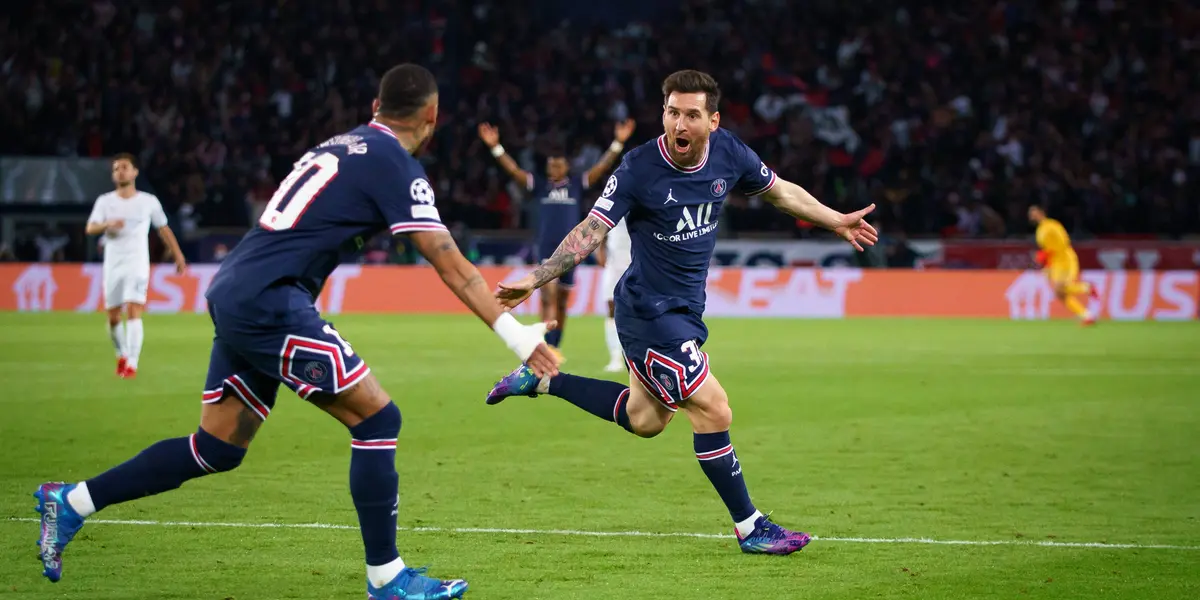Lionel Messi scored his first goal for Paris Saint-Germian in the match against Manchester City. Messi exchanged passes wth Kylian Mbappe to score.