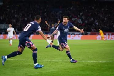 Lionel Messi scored his first goal for Paris Saint-Germian in the match against Manchester City. Messi exchanged passes wth Kylian Mbappe to score.