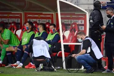 Lionel Messi was waiting anxiously on the PSG substitute bench, but he still enjoyed the actions of his teammates and was happy after Kylian Mbappé's goal.