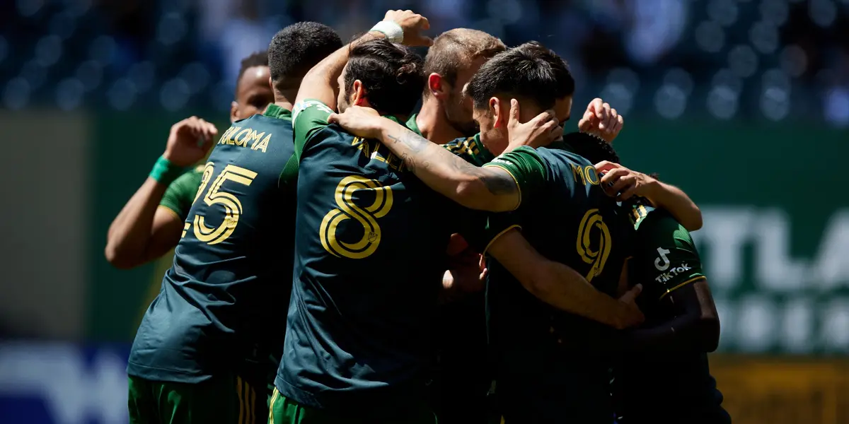Javier Hernández couldn't avoid Felipe Mora's show in Los Angeles Galaxy's loss to Portland Timbers