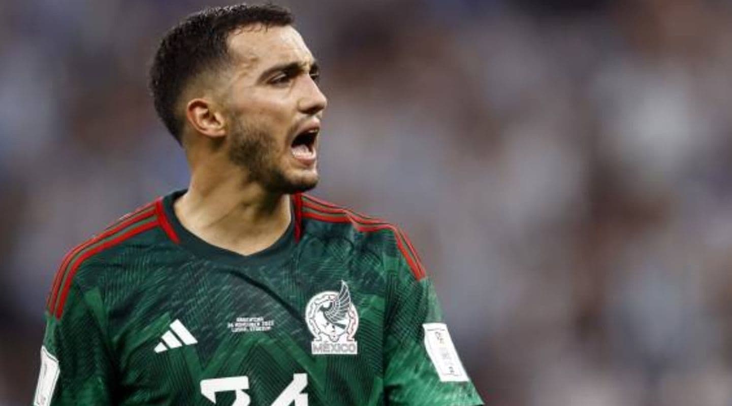 Luis Chavez knows that if he returns to Liga MX he will be just another mediocre player, that is why a European club would look for him