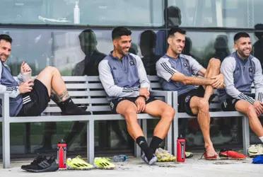 Luis Suarez reunites with Lionel Messi, Sergio Busquets, and Jordi Alba!