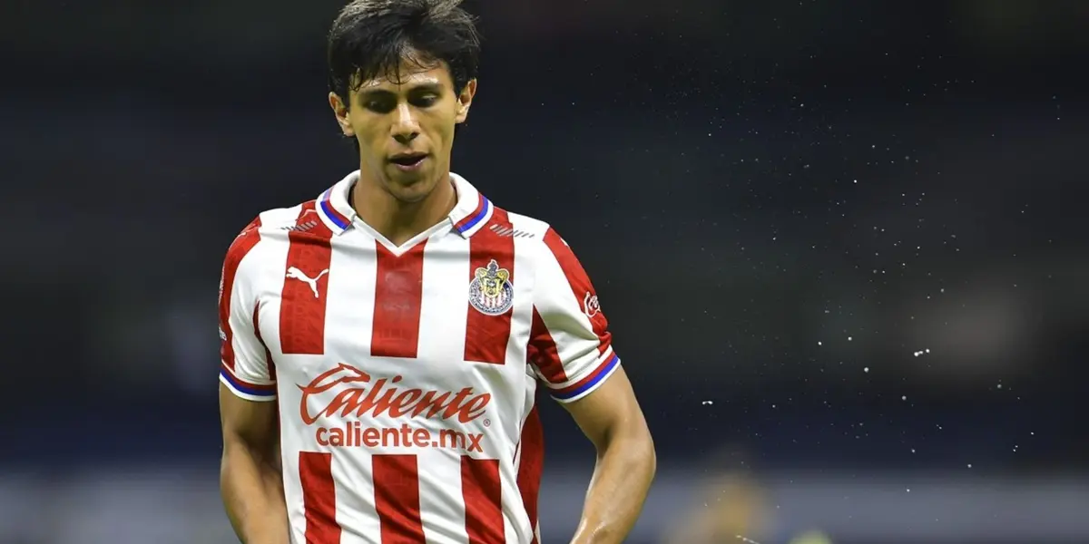 Macías has yet to prove if he has conditions to regain his spot in Chivas.
