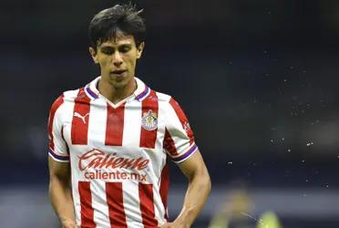 Macías has yet to prove if he has conditions to regain his spot in Chivas.