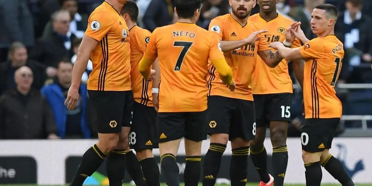 Manchester United are strong favorites to land the midfielder, although the Portuguese prefer the possible option of Barcelona.