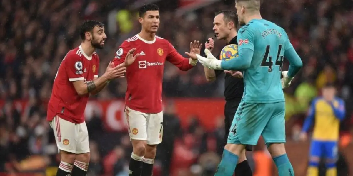 Manchester United continues to struggle. Another game that the Red Devils are struggling despite winning at the start of the game. Southampton threatened Manchester with a win over their all-powerful rivals but had to settle for a good point at Old Trafford.