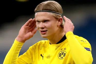 Manchester United have reportedly joined the chase for highly sought after striker but will wait for one year.