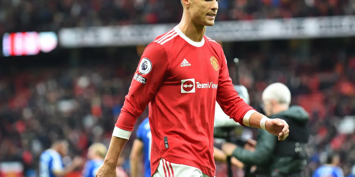 Manchester United legendary manager Sir Alex Ferguson has told Ole Gunnar Solskjaer to always start Cristiano Ronaldo as he's the club's best player.
 