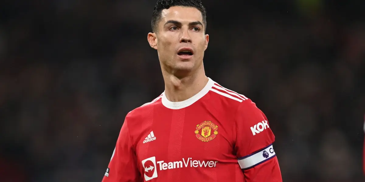 Manchester United makes its first moves to prevent the departure of Cristiano Ronaldo.