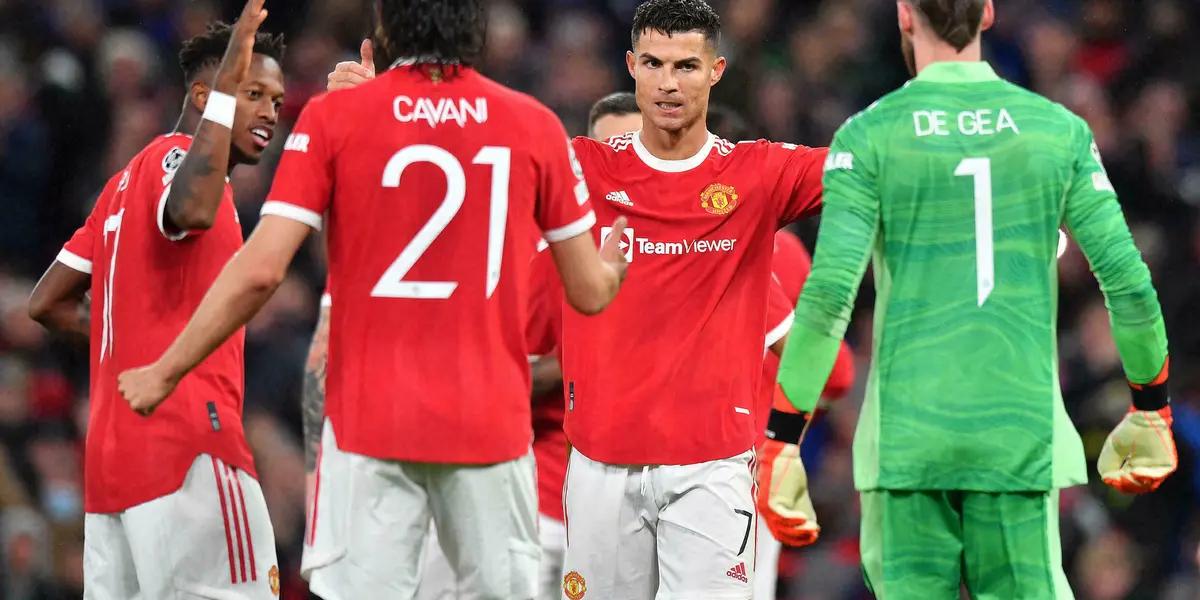 Manchester United revolutionized the transfer market after hiring Cristiano Ronaldo. The problem, is that there is a forward who does not feel comfortable and wants to change the air: Edinson Cavani.