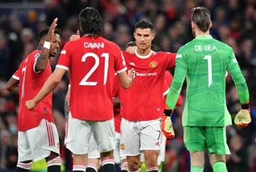 Manchester United revolutionized the transfer market after hiring Cristiano Ronaldo. The problem, is that there is a forward who does not feel comfortable and wants to change the air: Edinson Cavani.