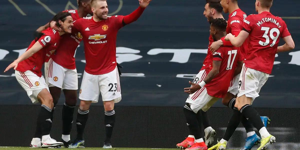 Manchester United revolutionized the transfer market after hiring Cristiano Ronaldo, who left Juventus after three seasons. The truth is that there is a forward who does not feel comfortable and wants to change the air: Edinson Cavani.