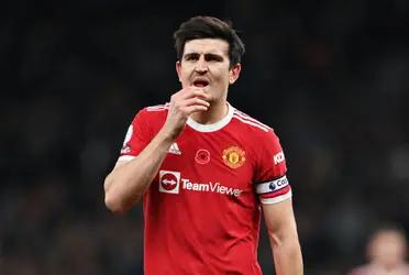 Manchester United suffered a consecutive league home loss, 2-0 their city rivals Manchester City. Who are the three players that cost them the match?