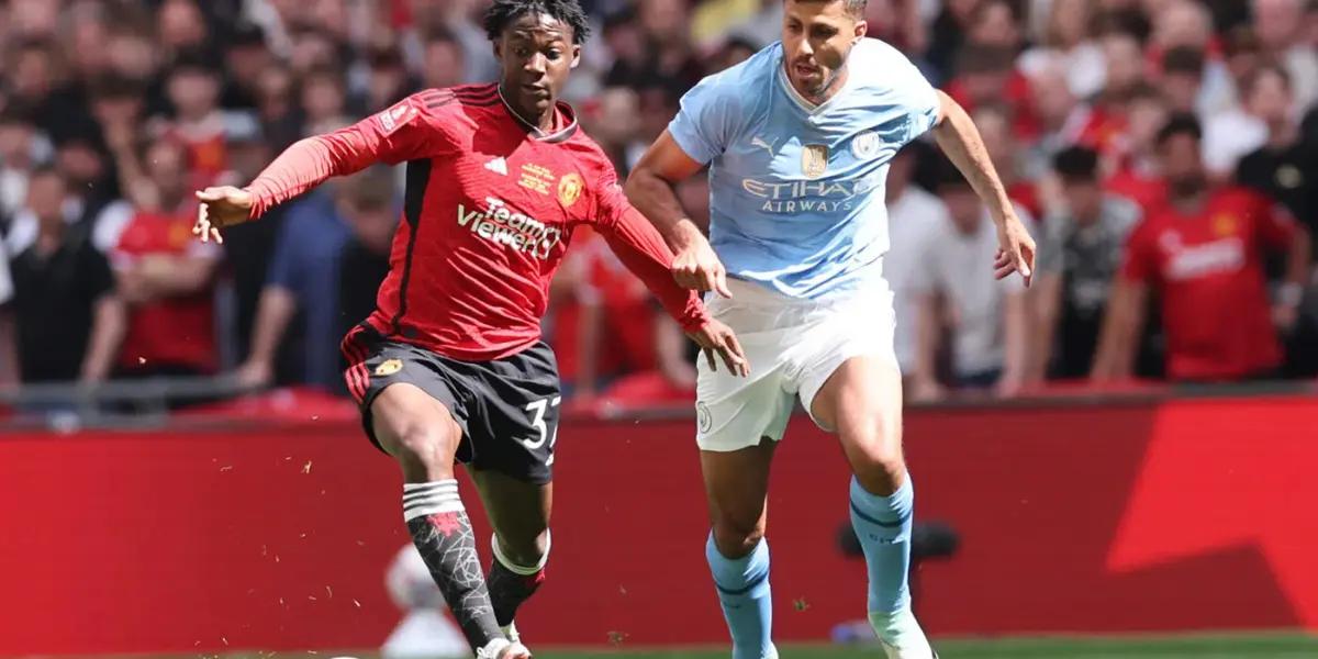 Manchester United vs Manchester City Photo. SooFoot