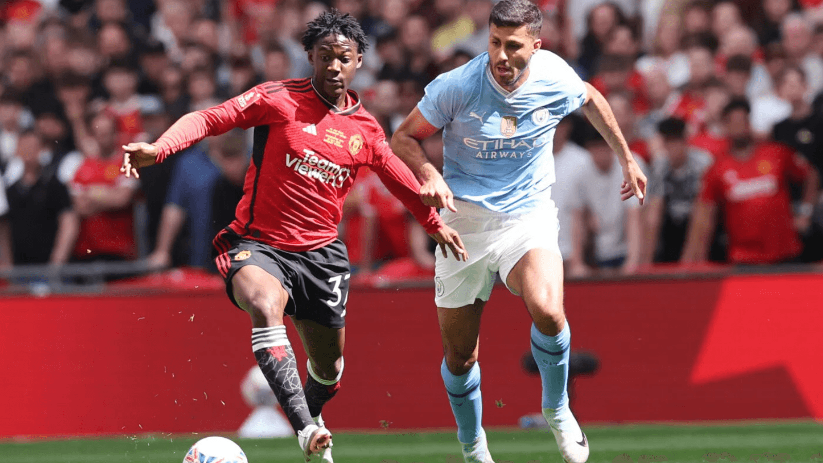 Manchester United vs Manchester City Photo. SooFoot