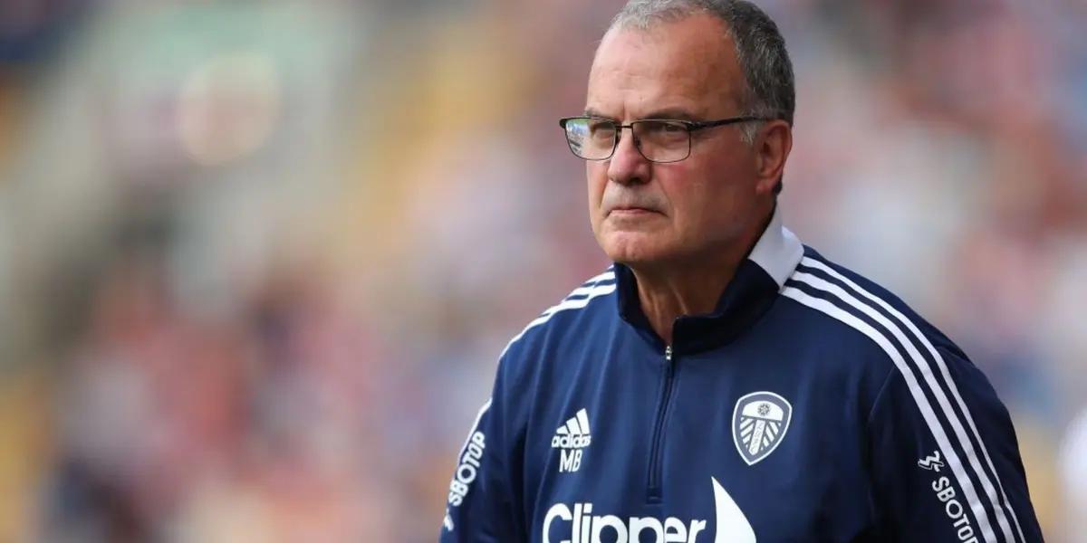 Marcelo "El Loco" Bielsa was a coach in Liga MX during the 90's, where he was able to see the potential of this goalkeeper.