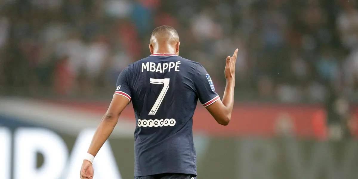 Mauricio Pochettino took Kylian Mbappé out of the game in the 81st minute, he was replaced by Angel Di Maria and the Frenchman did not hesitate to show his anger, which provoked some people to talk again about his departure to Real Madrid.