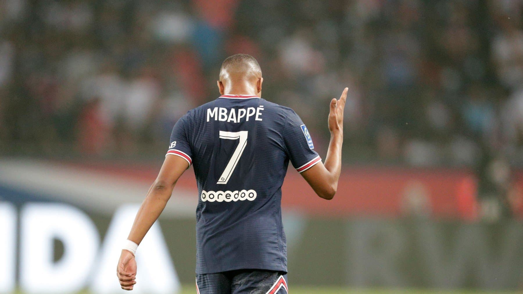 Mauricio Pochettino took Kylian Mbappé out of the game in the 81st minute, he was replaced by Angel Di Maria and the Frenchman did not hesitate to show his anger, which provoked some people to talk again about his departure to Real Madrid.