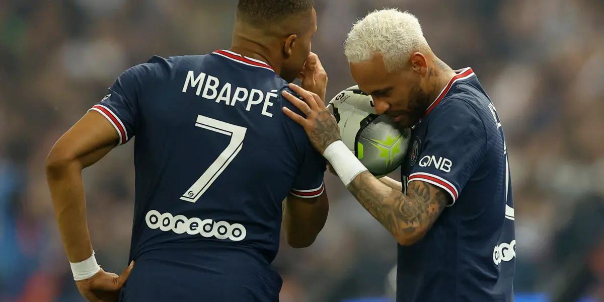 Mbappe and Neymar had a conversation in the locker room after the incident.