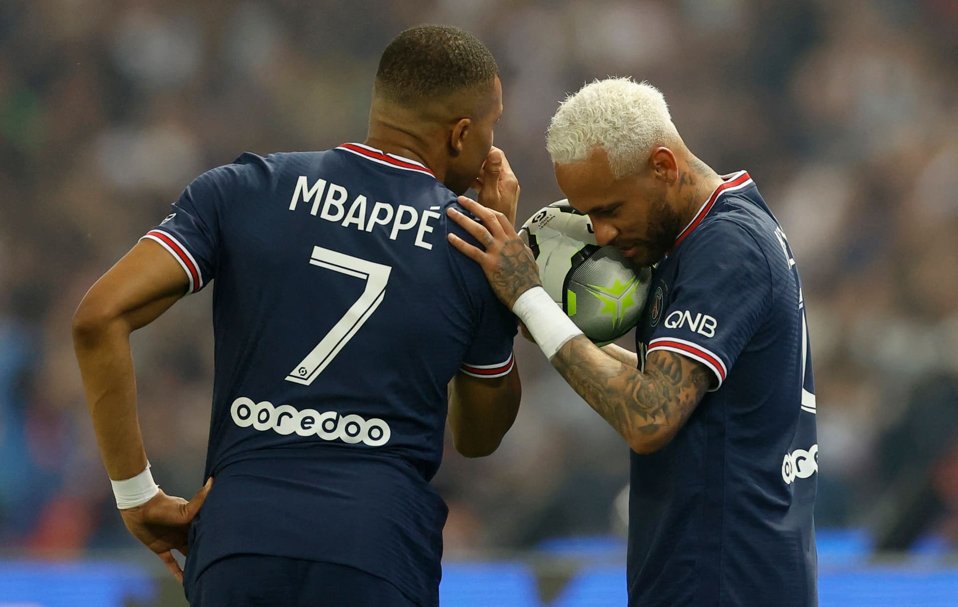Mbappe and Neymar had a conversation in the locker room after the incident.