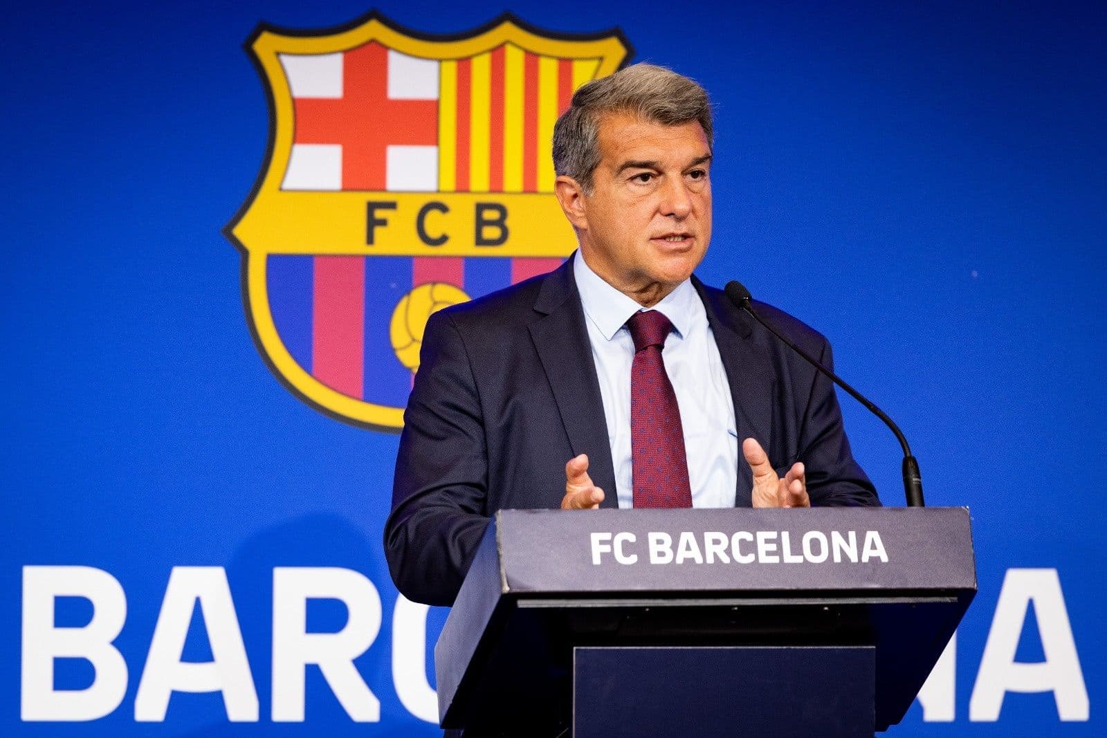 Mendes is in Barcelona to discuss, among other issues, the possibility of the Portuguese star joining the Camp Nou.